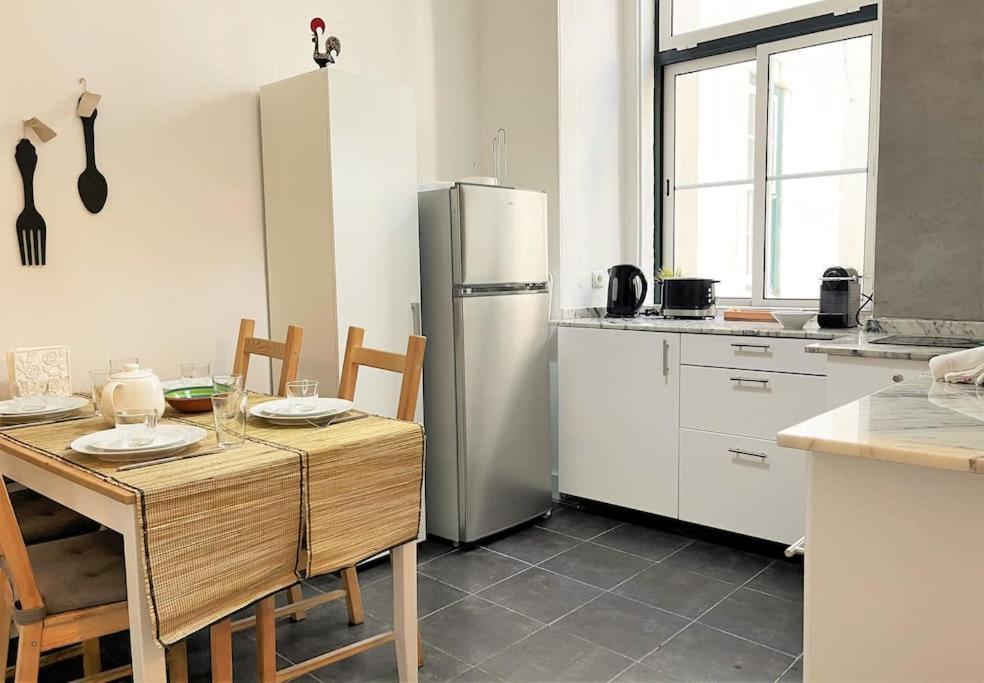 Sj2dee Heart Of Baixa New Air Conditioning Spacious 2 Apts 4br2ba * Lisboa